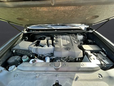 Used 2024 Toyota 4Runner SR5 AWD/4WD image 32