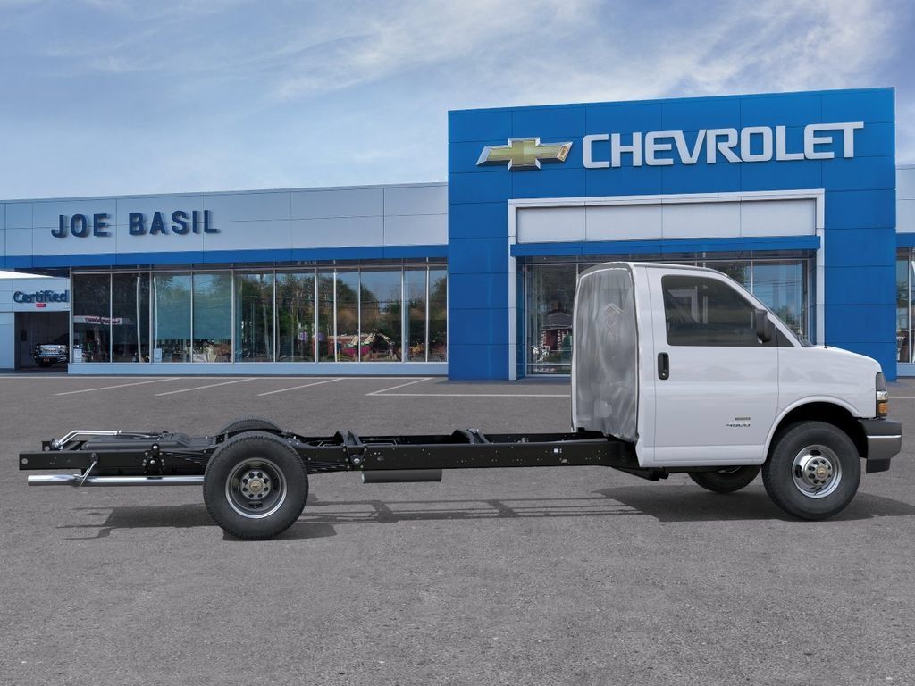 New 2026 Chevrolet Express 4500 w/ Power Convenience Package RWD image 5