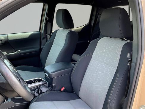 Used 2020 Toyota Tacoma TRD Sport w/ Technology Package image 20