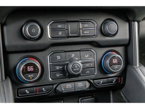 Used 2022 Chevrolet Suburban Z71 AWD/4WD image 22