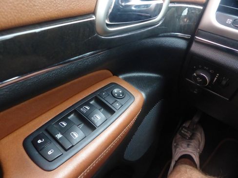 Used 2012 Jeep Grand Cherokee Overland Summit RWD image 29