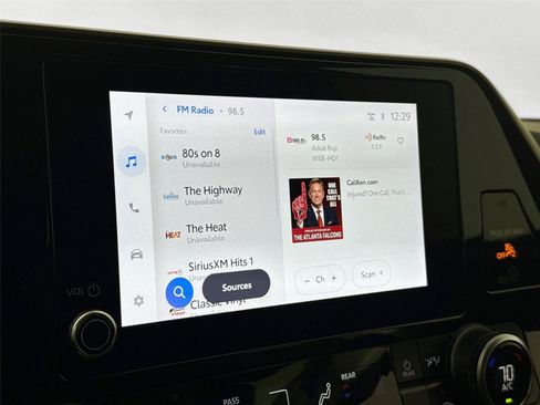 Used 2024 Toyota Highlander LE image 23