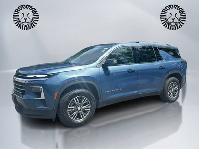 Used 2025 Chevrolet Traverse LT