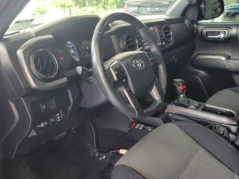 Used 2020 Toyota Tacoma TRD Off-Road AWD/4WD image 9