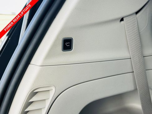 Used 2024 Chrysler Pacifica Limited image 14