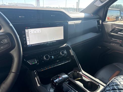 Used 2024 GMC Sierra 1500 AT4 w/ Technology Package image 15