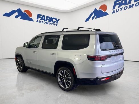 Used 2025 Jeep Wagoneer Series III w/ Premium Group I AWD/4WD image 9