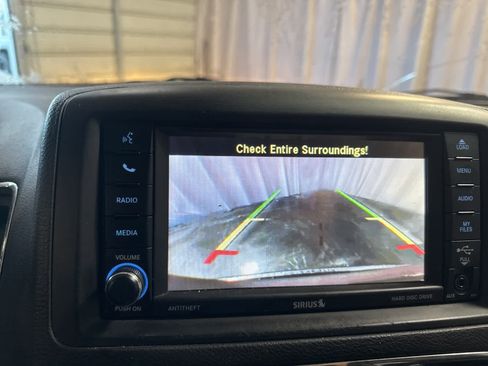 Used 2016 Chrysler Town & Country Touring-L w/ Driver Convenience Group image 22