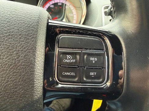 Used 2020 Dodge Grand Caravan SE image 24