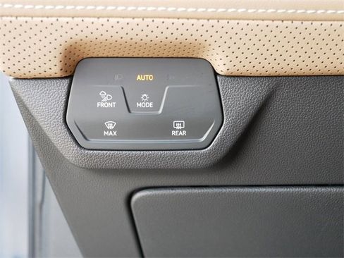 Certified 2024 Volkswagen Atlas Cross Sport SE w/ Panoramic Sunroof Package image 24