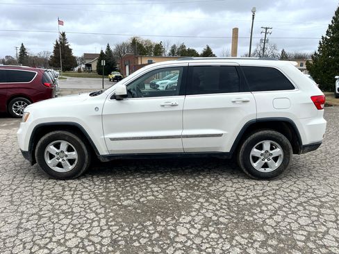 Used 2012 Jeep Grand Cherokee Laredo w/ Laredo E Group image 2