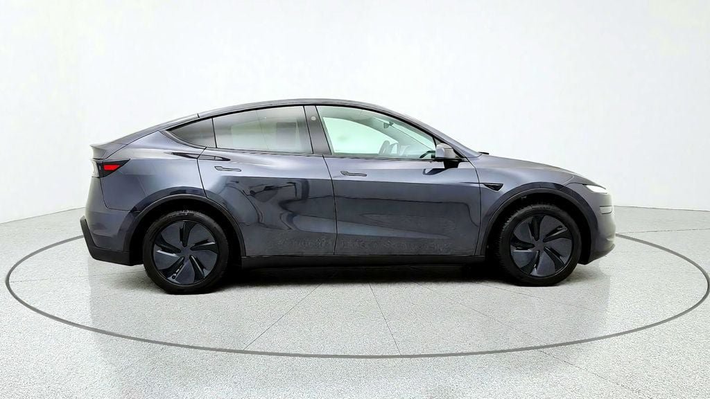 Used 2026 Tesla Model Y Long Range RWD image 4