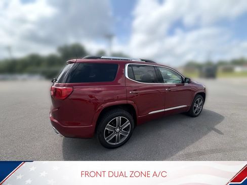 Used 2019 GMC Acadia Denali w/ Technology Package FWD image 5