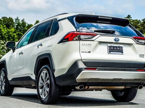 Used 2022 Toyota RAV4 Limited AWD/4WD image 10
