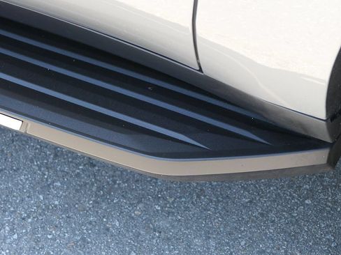 Used 2024 Chevrolet Suburban Premier RWD image 10