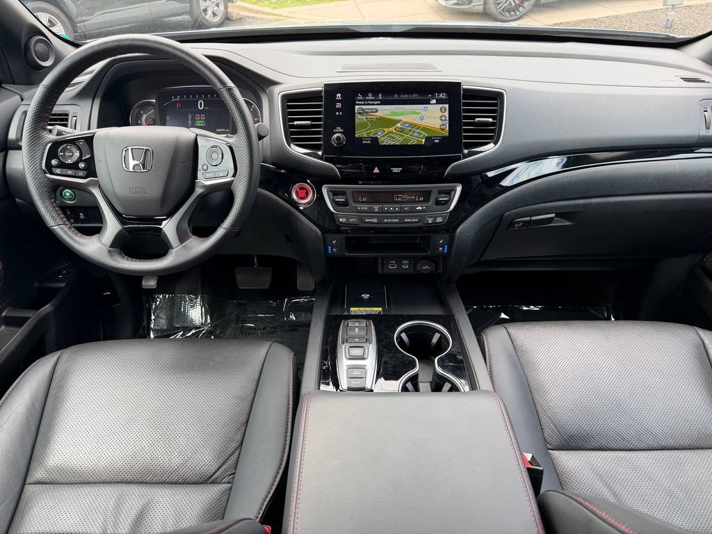 Used 2024 Honda Passport Black Edition image 2