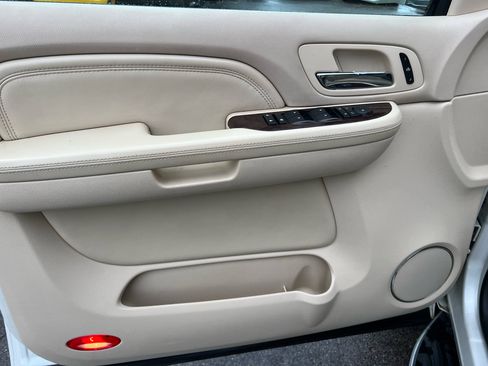 Used 2007 Cadillac Escalade AWD image 11