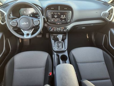 Certified 2025 Kia Soul LX w/ LX Technology Package FWD image 25