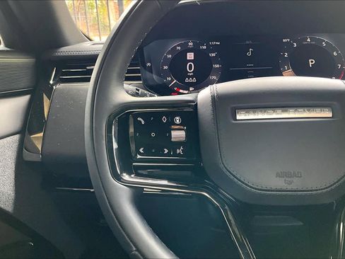 Used 2025 Land Rover Range Rover Sport Dynamic SE image 23