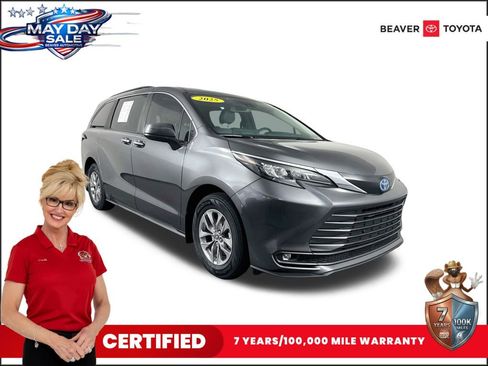 Used 2025 Toyota Sienna XLE FWD image 1