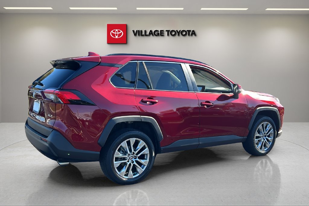 Certified 2022 Toyota RAV4 XLE Premium FWD image 5