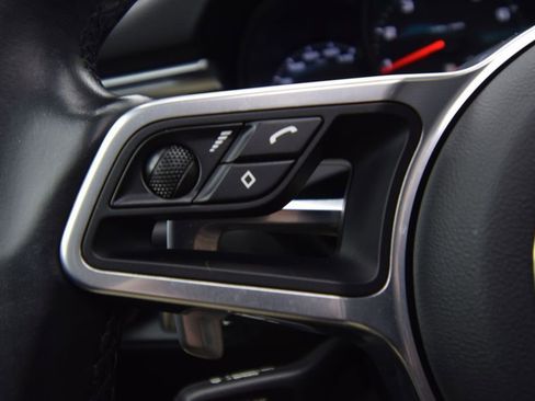 Used 2021 Porsche Macan image 36