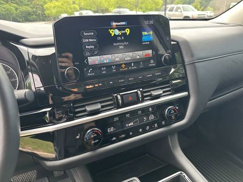 Certified 2025 Nissan Pathfinder SL FWD image 31