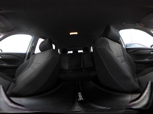 Used 2025 Nissan Rogue SV image 44