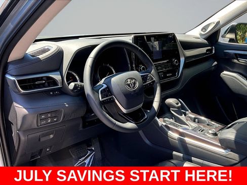 Used 2022 Toyota Highlander Platinum AWD/4WD image 19