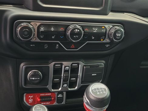 Used 2021 Jeep Gladiator Mojave w/ Cold Weather Group AWD/4WD image 27