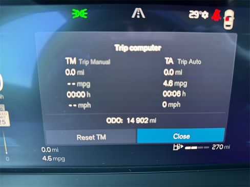 Certified 2025 Volvo XC40 B5 Plus image 25