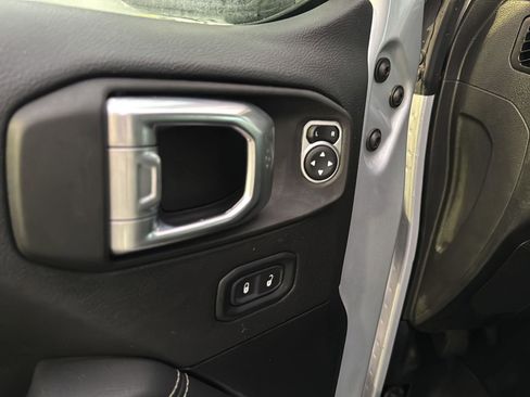 Used 2022 Jeep Wrangler Unlimited Sahara w/ Cold Weather Group image 28