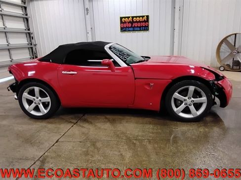 Used 2006 Pontiac Solstice Convertible w/ Premium Package image 2