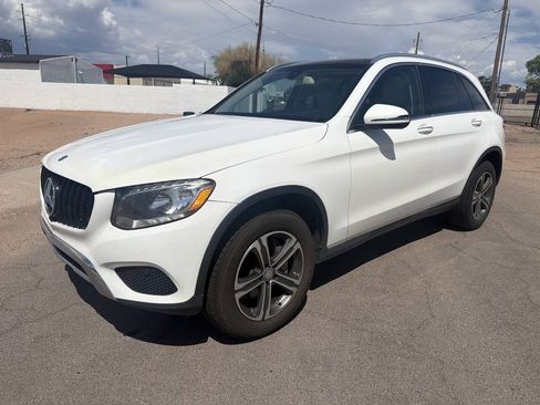 Used 2017 Mercedes-Benz GLC 300 4MATIC image 2