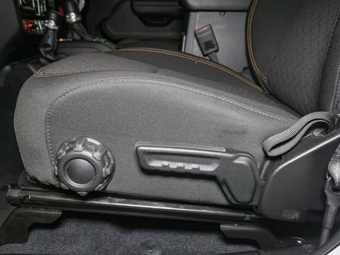 Used 2026 Jeep Gladiator Mojave AWD/4WD image 35