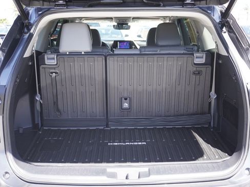 Used 2023 Toyota Highlander XLE FWD image 8