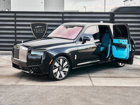 Used 2025 Rolls-Royce Cullinan AWD/4WD image 5