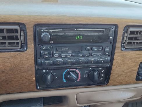 Used 1999 Ford F350 XLT image 17