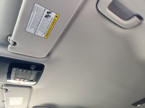 Used 2025 Kia Carnival LXS image 25