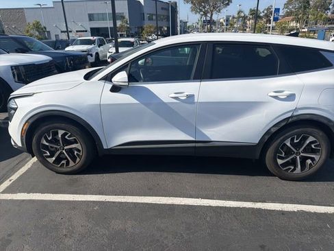 Used 2023 Kia Sportage EX FWD image 2