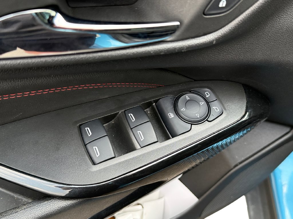 Used 2025 Chevrolet Trax RS w/ Sunroof Package FWD image 25