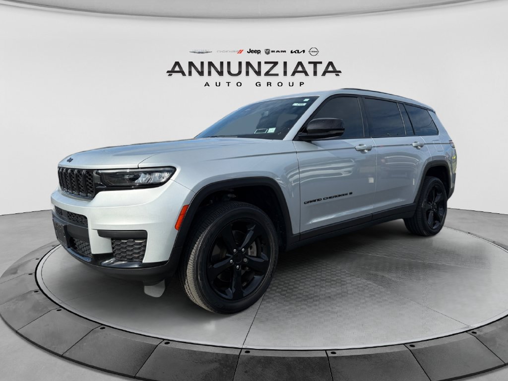 Used 2023 Jeep Grand Cherokee L Altitude AWD/4WD image 1