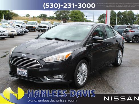 Used 2017 Ford Focus Titanium image 3