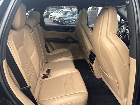 Used 2020 Porsche Cayenne S image 23