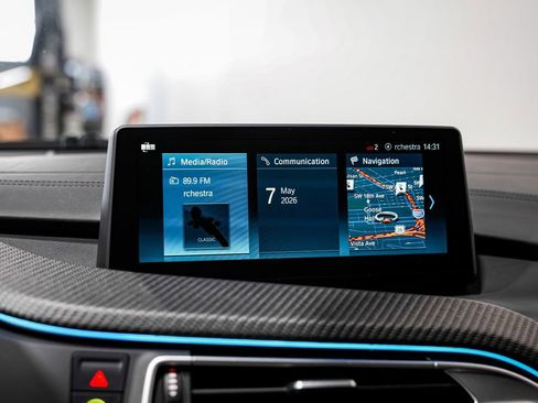 Used 2019 BMW i8 Coupe AWD/4WD image 11