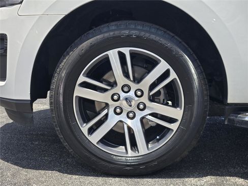 Used 2023 Ford Expedition XLT RWD image 11