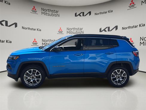 Used 2025 Jeep Compass Limited AWD/4WD image 2