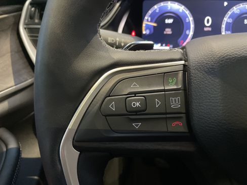 Used 2025 Jeep Grand Cherokee Limited w/ Luxury Tech Group II image 20