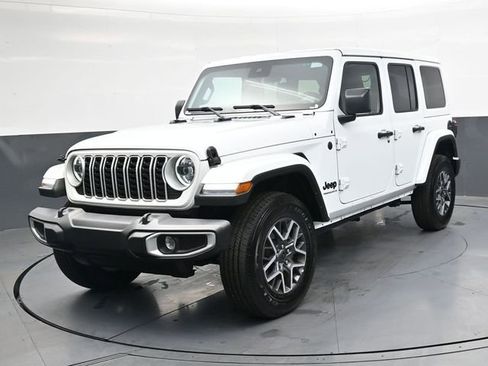 Used 2025 Jeep Wrangler Sahara image 10