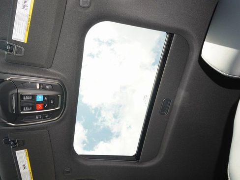 New 2025 Jeep Grand Cherokee Altitude RWD image 7